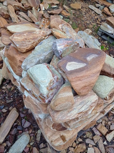 Златолит жёлтый, жёлто-зелёный глыбки и валуны для ланшафтного дизайна купить в Иркутской области