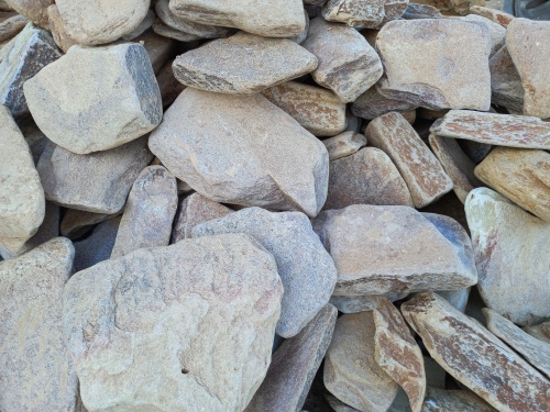 Златолит жёлтый, жёлто-зелёный глыбки и валуны для ланшафтного дизайна купить в Иркутской области