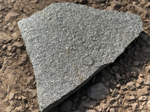 Плитняк златолит Уральский для цоколя, отмостки купить в Иркутской области