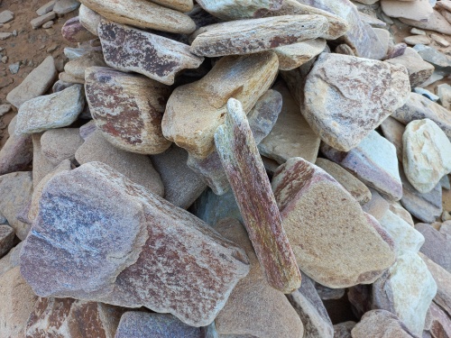 Златолит жёлтый, жёлто-зелёный глыбки и валуны для ланшафтного дизайна купить в Иркутской области