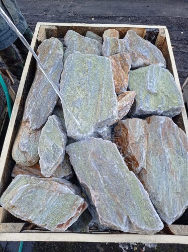 Златолит жёлтый, жёлто-зелёный глыбки и валуны для ланшафтного дизайна купить в Иркутской области