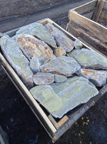 Златолит жёлтый, жёлто-зелёный глыбки и валуны для ланшафтного дизайна купить в Иркутской области