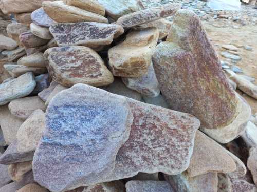 Златолит жёлтый, жёлто-зелёный глыбки и валуны для ланшафтного дизайна купить в Иркутской области