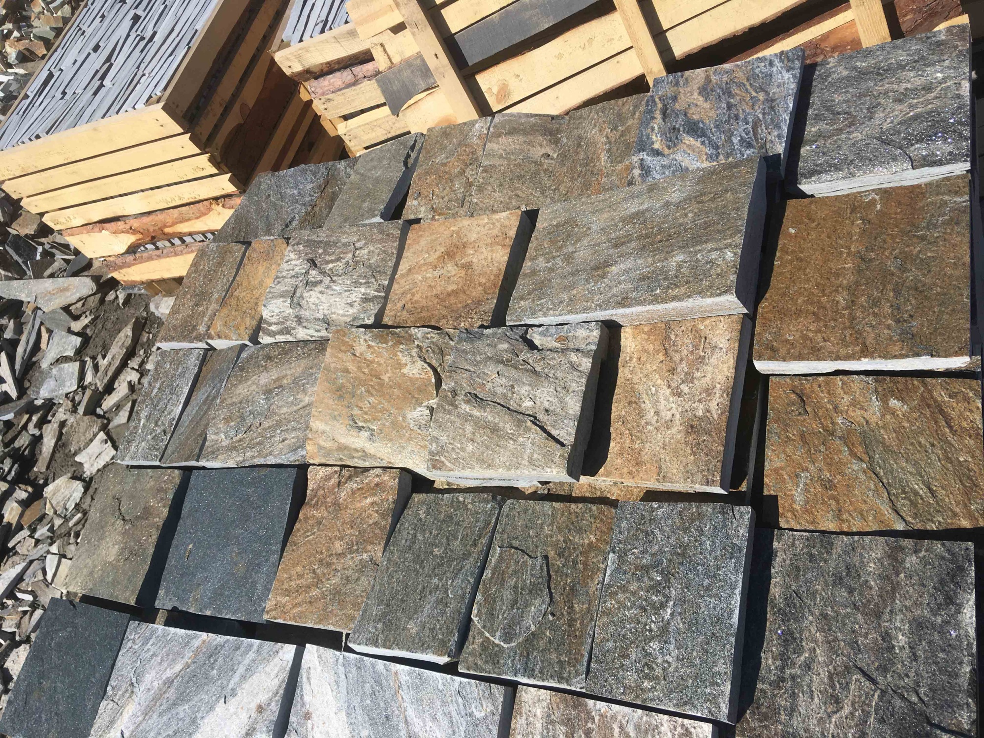 Плитка пилёная златолит Уральский для фасада купить в Иркутской области