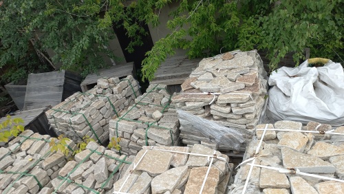 Гранитный плитняк галтованный для мощения купить в Иркутской области