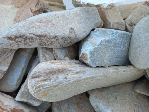 Златолит жёлтый, жёлто-зелёный глыбки и валуны для ланшафтного дизайна купить в Иркутской области