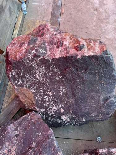 Камни для ландшафтного дизайна красно-фиолетовые 10-60 килограмм купить в Иркутской области