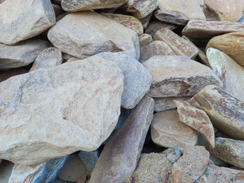 Златолит жёлтый, жёлто-зелёный глыбки и валуны для ланшафтного дизайна купить в Иркутской области