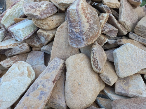 Златолит жёлтый, жёлто-зелёный глыбки и валуны для ланшафтного дизайна купить в Иркутской области