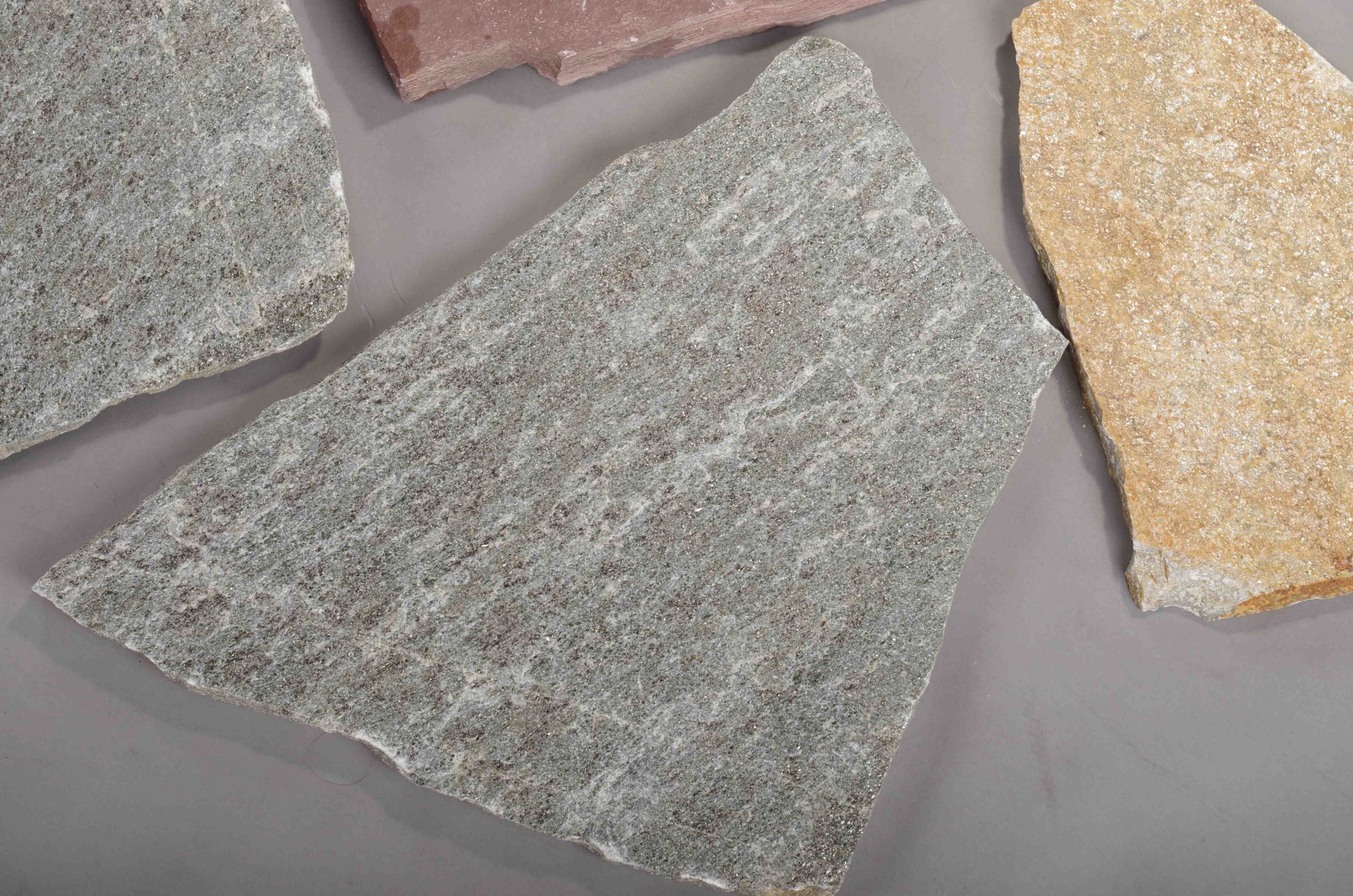 Плитняк златолит Уральский  для фасада купить в Иркутской области