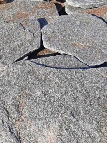 Златолит серебристый галтованный для лестниц купить в Иркутской области