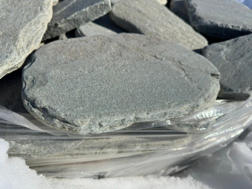 Плитняк златолит зелёный галтованный для мощения на бетон купить в Иркутской области