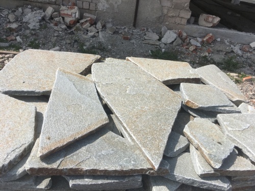 Златолит серебристый галтованный для лестниц купить в Иркутской области