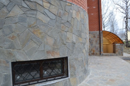 Плитняк златолит Уральский для цоколя, отмостки купить в Иркутской области